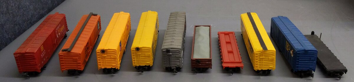 Bachmann & Other Assorted HO Scale Freight Cars [10] VG