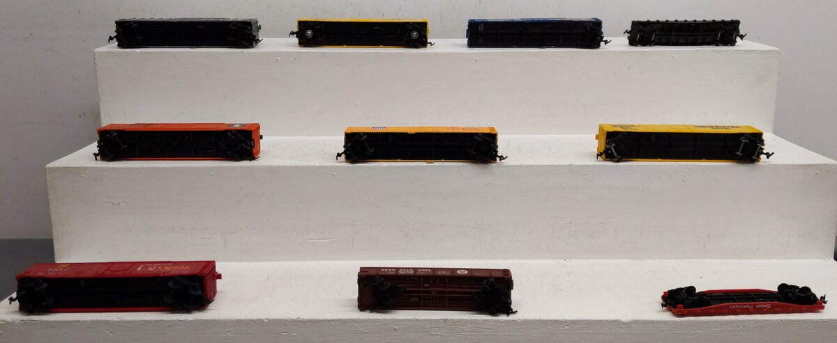 Bachmann & Other Assorted HO Scale Freight Cars [10] VG