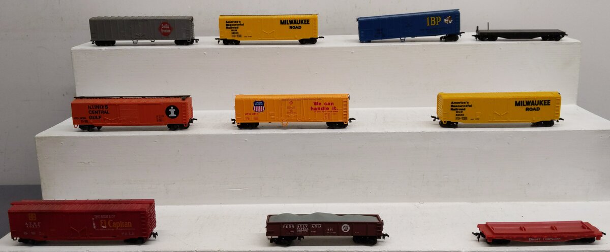 Bachmann & Other Assorted HO Scale Freight Cars [10] VG