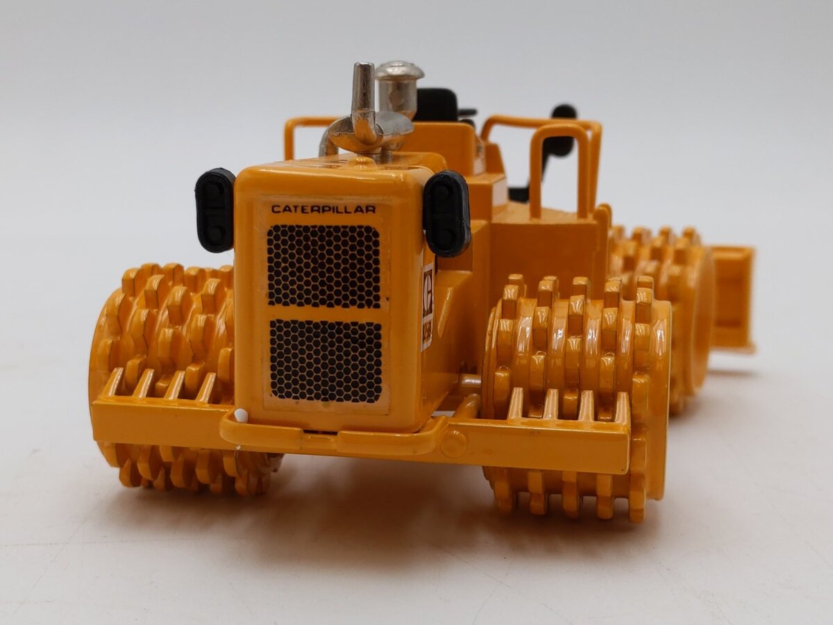 Joal 218 1:50 Die Cast Caterpillar 825 B Compactor LN/Box