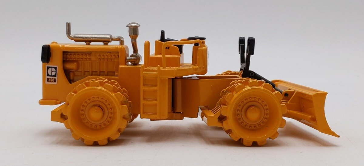 Joal 218 1:50 Die Cast Caterpillar 825 B Compactor LN/Box