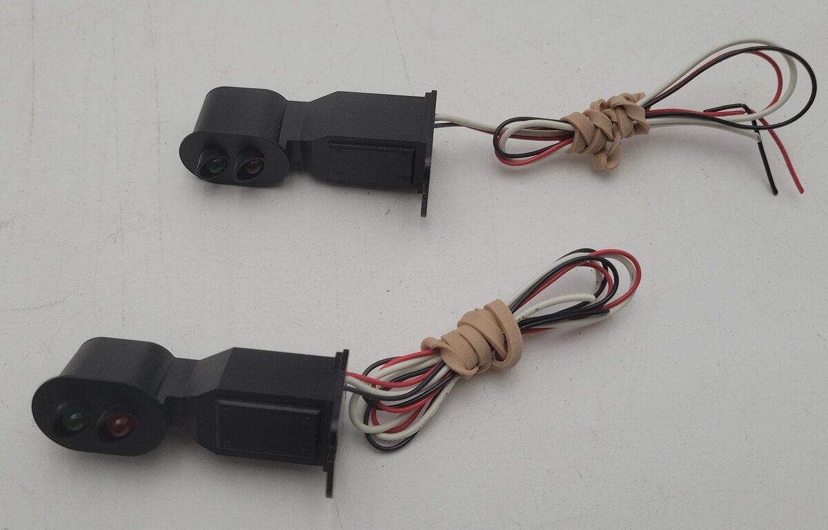 Z-Stuff DZ-1010 O Crossing Gate & Signal Pair W/Block Signal Detectors VG/Box