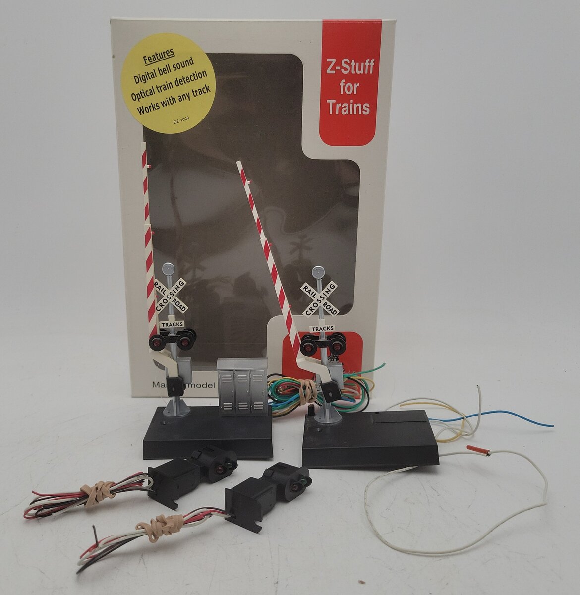 Z-Stuff DZ-1010 O Crossing Gate & Signal Pair W/Block Signal Detectors VG/Box