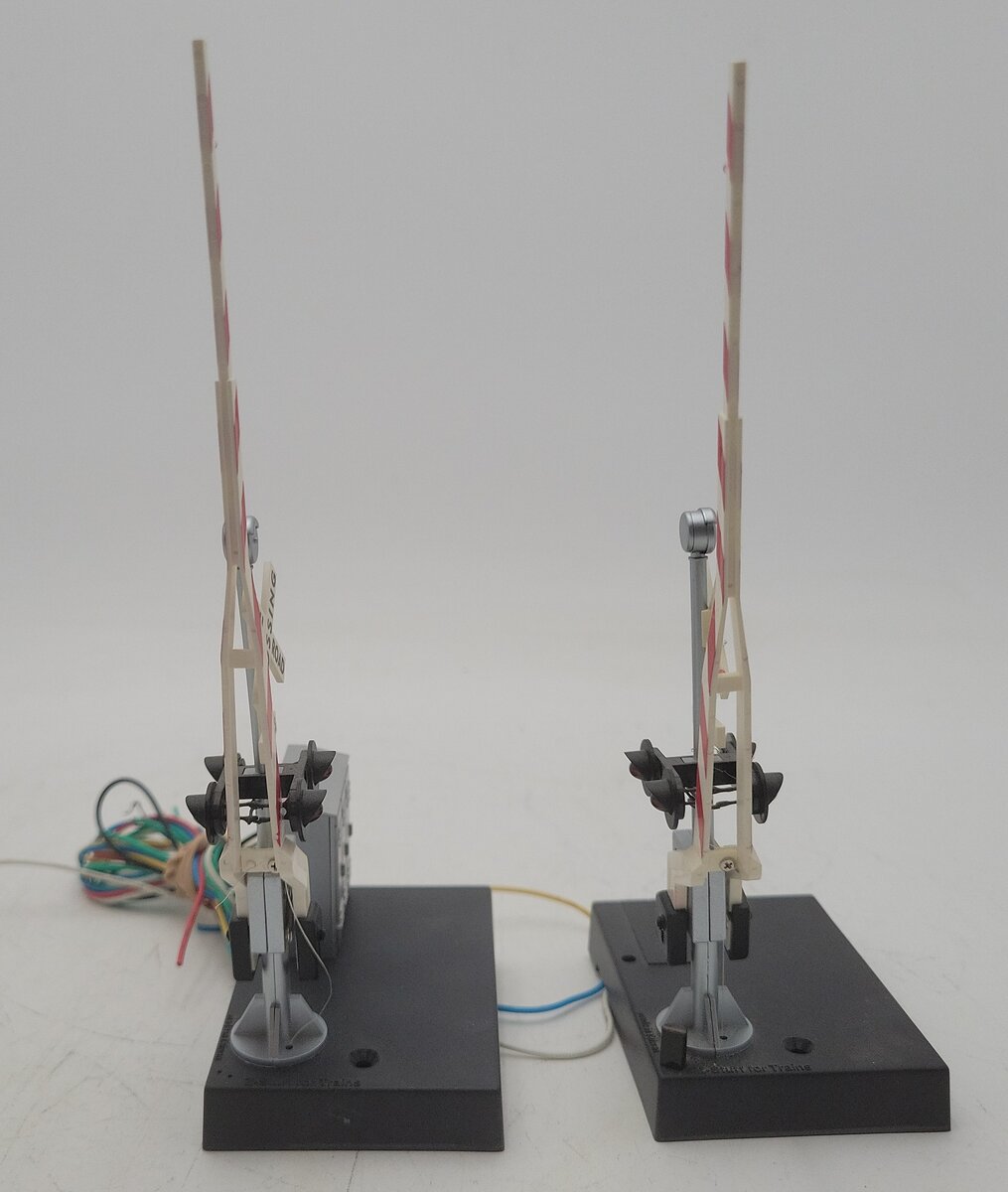 Z-Stuff DZ-1010 O Crossing Gate & Signal Pair W/Block Signal Detectors VG/Box