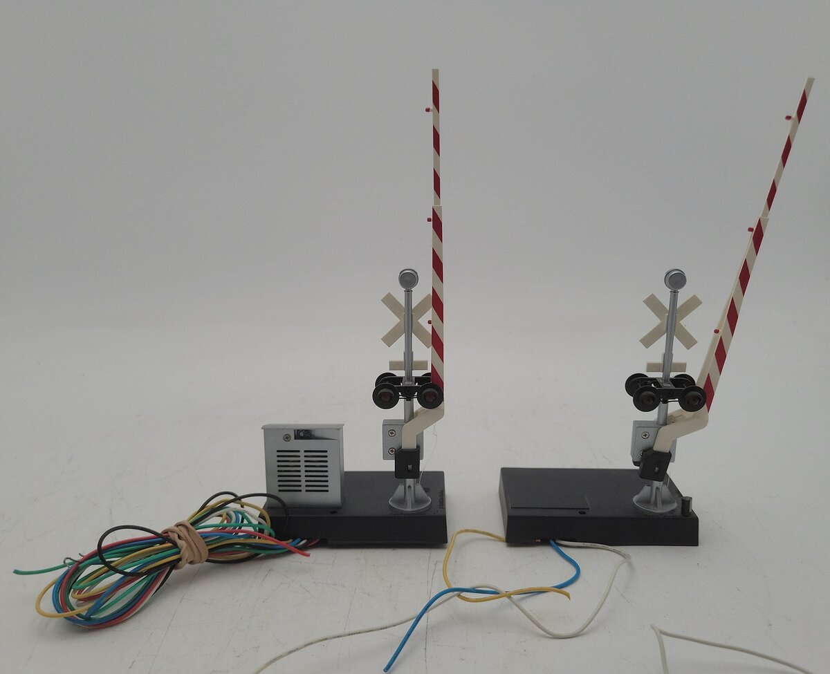 Z-Stuff DZ-1010 O Crossing Gate & Signal Pair W/Block Signal Detectors VG/Box