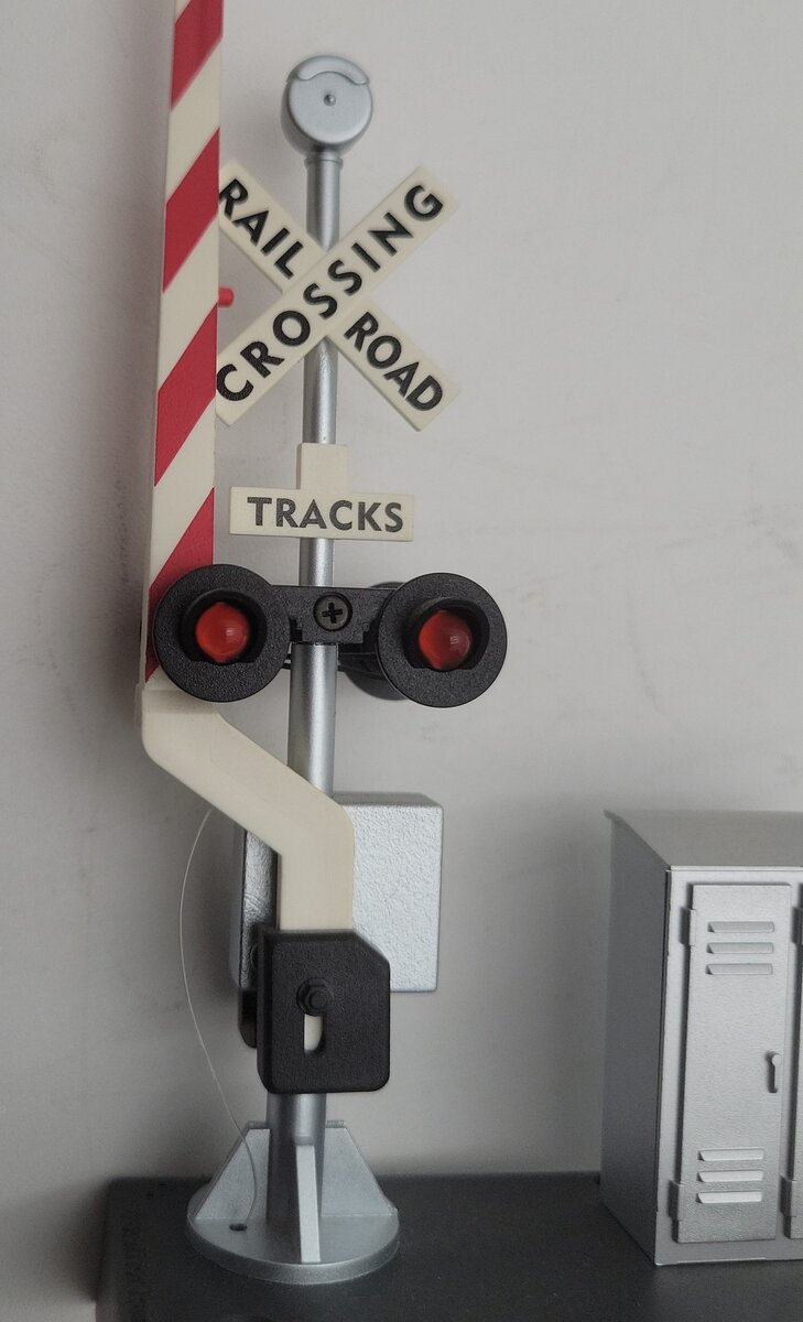 Z-Stuff DZ-1010 O Crossing Gate & Signal Pair W/Block Signal Detectors VG/Box
