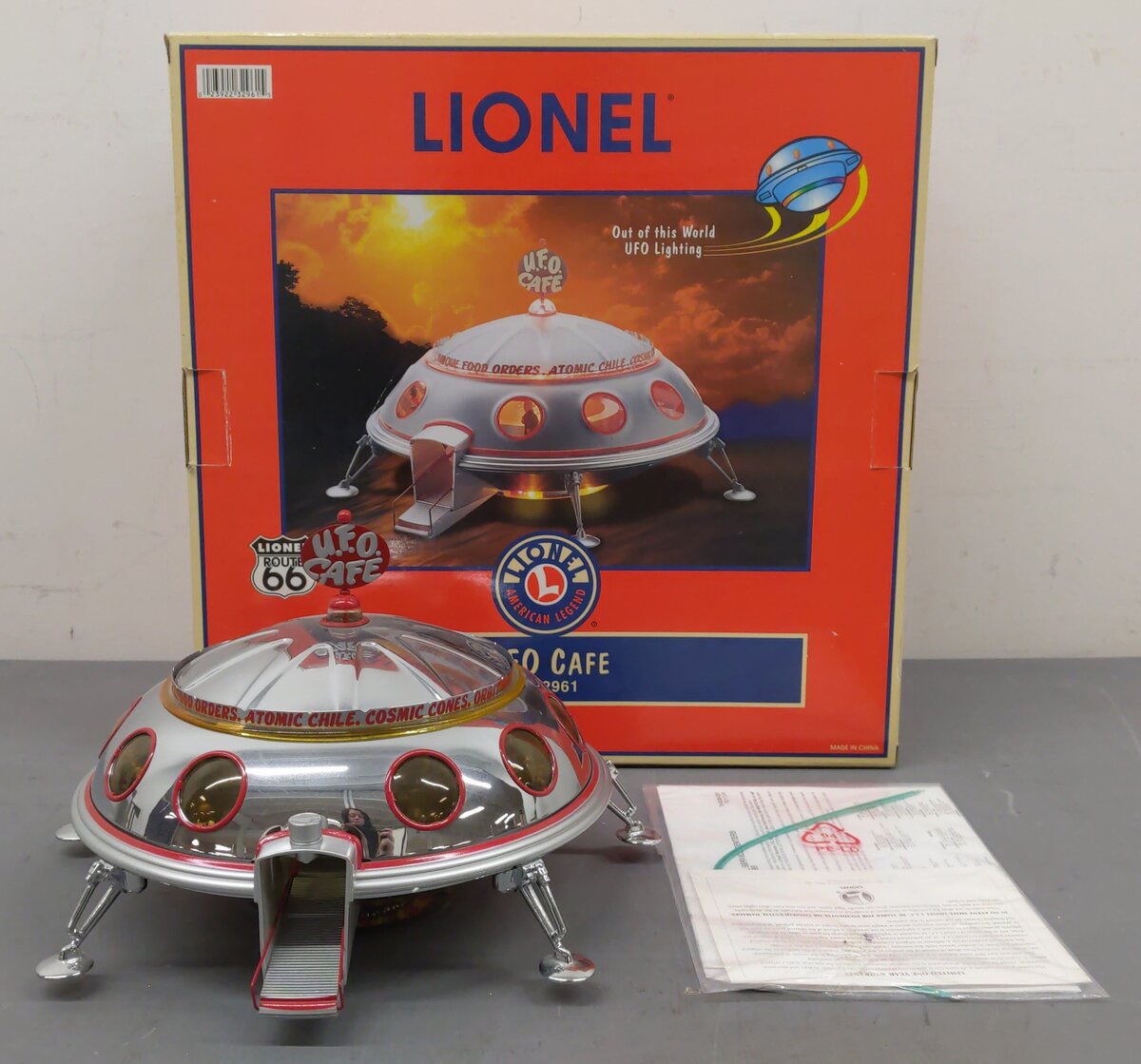 Lionel 6-32961 O Gauge Route 66 UFO Café LN/Box