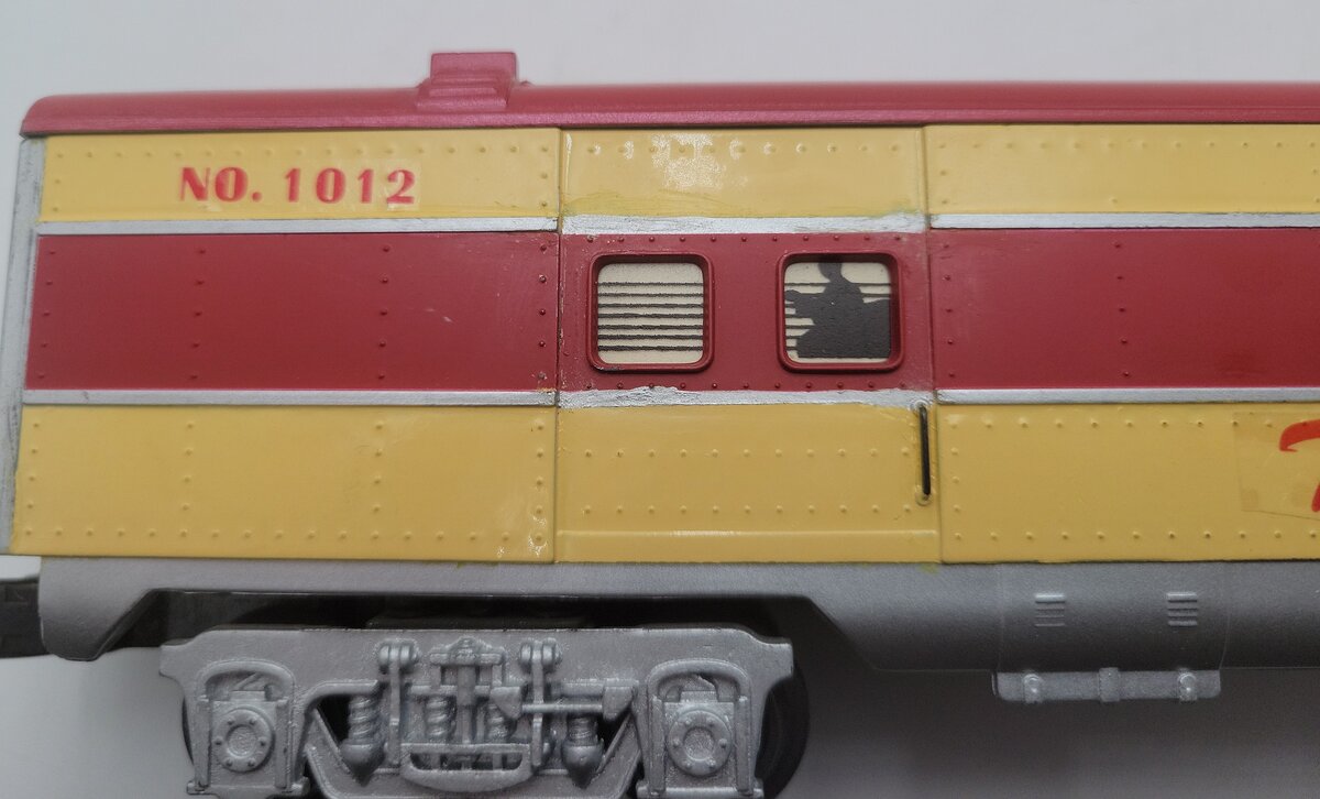Lionel O Scale Custom Painted World Tour Circus Passenger Car #1012