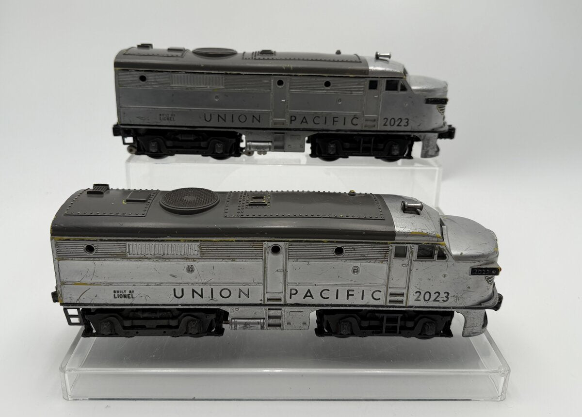 Lionel 2023 Vintage O Union Pacific Alco AA Diesel Locomotives - Silver & Gray VG