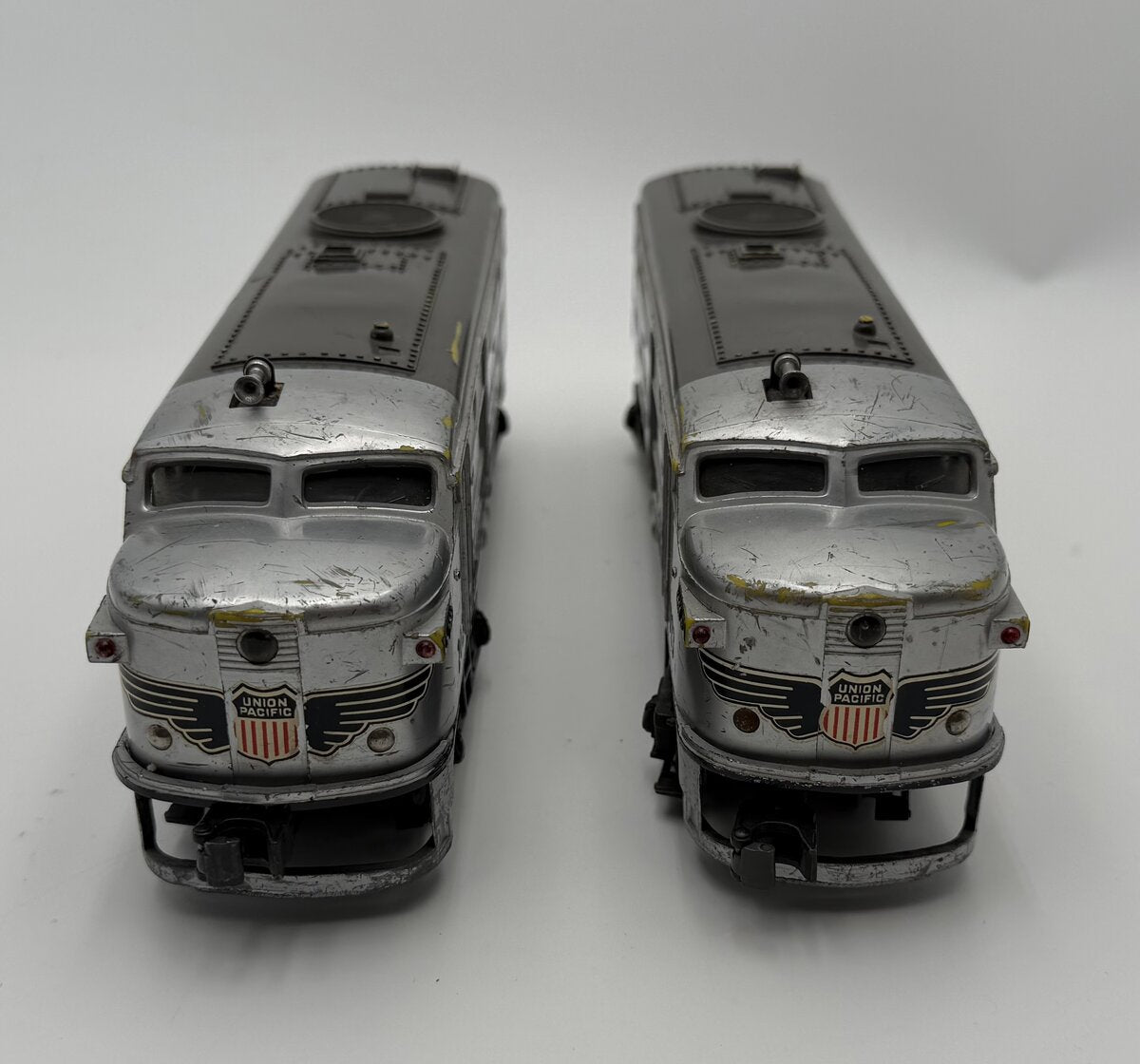 Lionel 2023 Vintage O Union Pacific Alco AA Diesel Locomotives - Silver & Gray VG