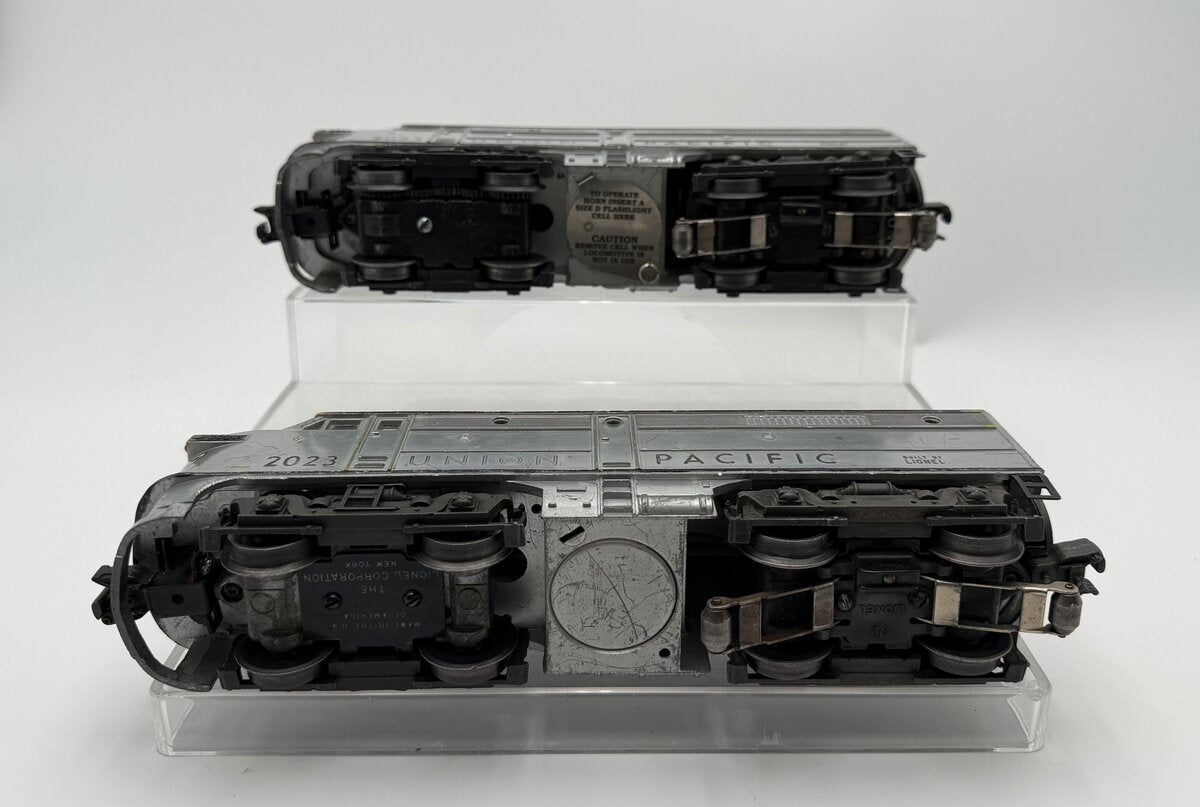 Lionel 2023 Vintage O Union Pacific Alco AA Diesel Locomotives - Silver & Gray VG