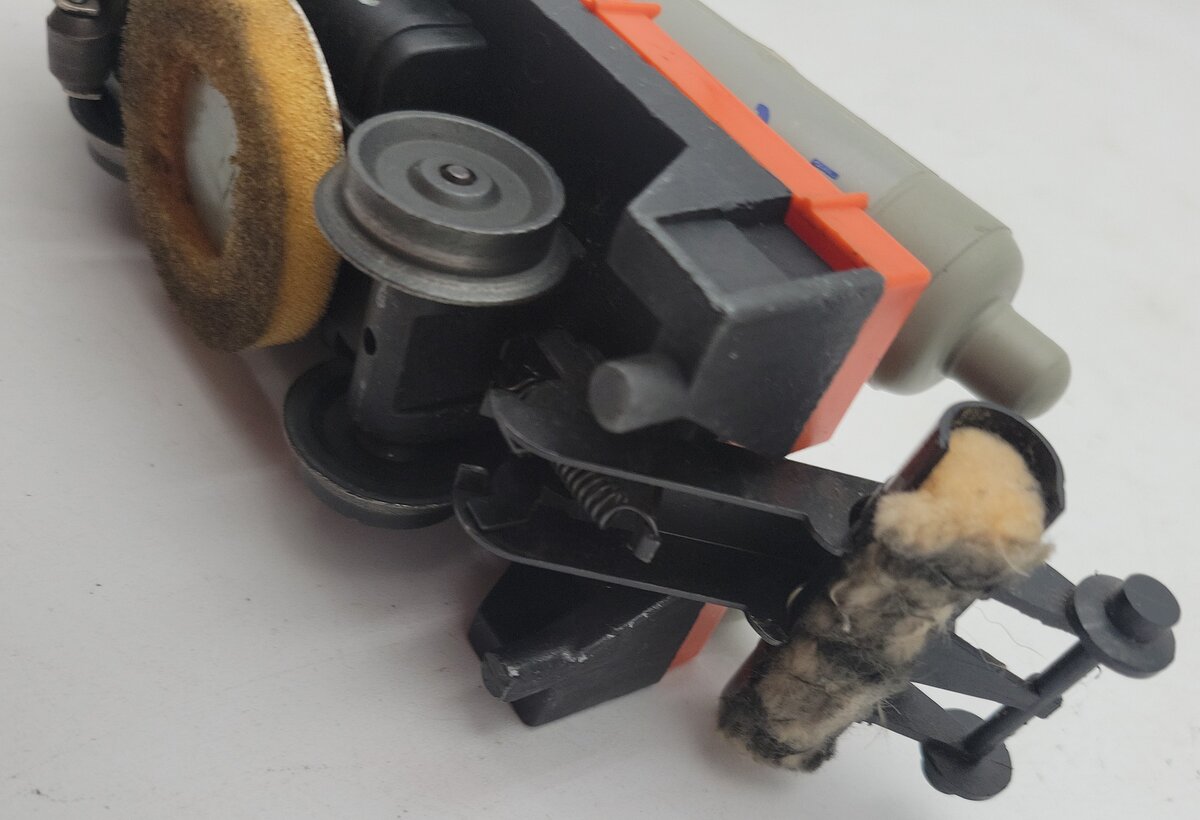 Lionel 3927 O Gauge Vintage Postwar Motorized Track Cleaner Car #3927 VG