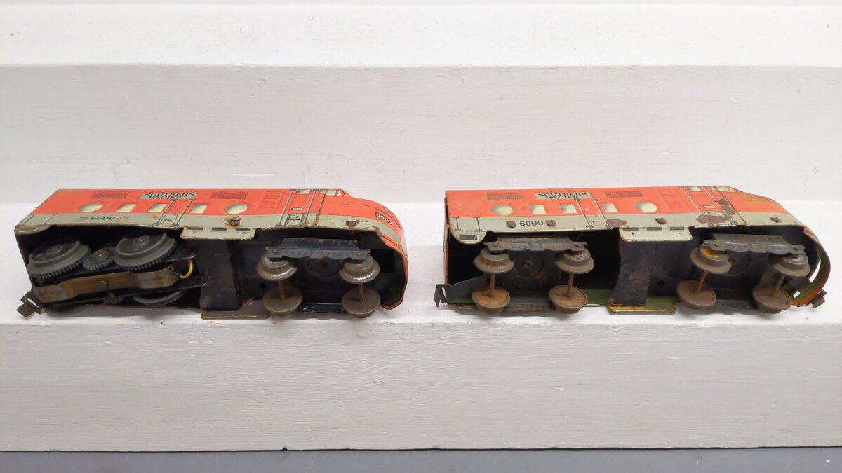 Marx 6000 Vintage O Southern Pacific Tinplate AA Diesel Locomotives VG