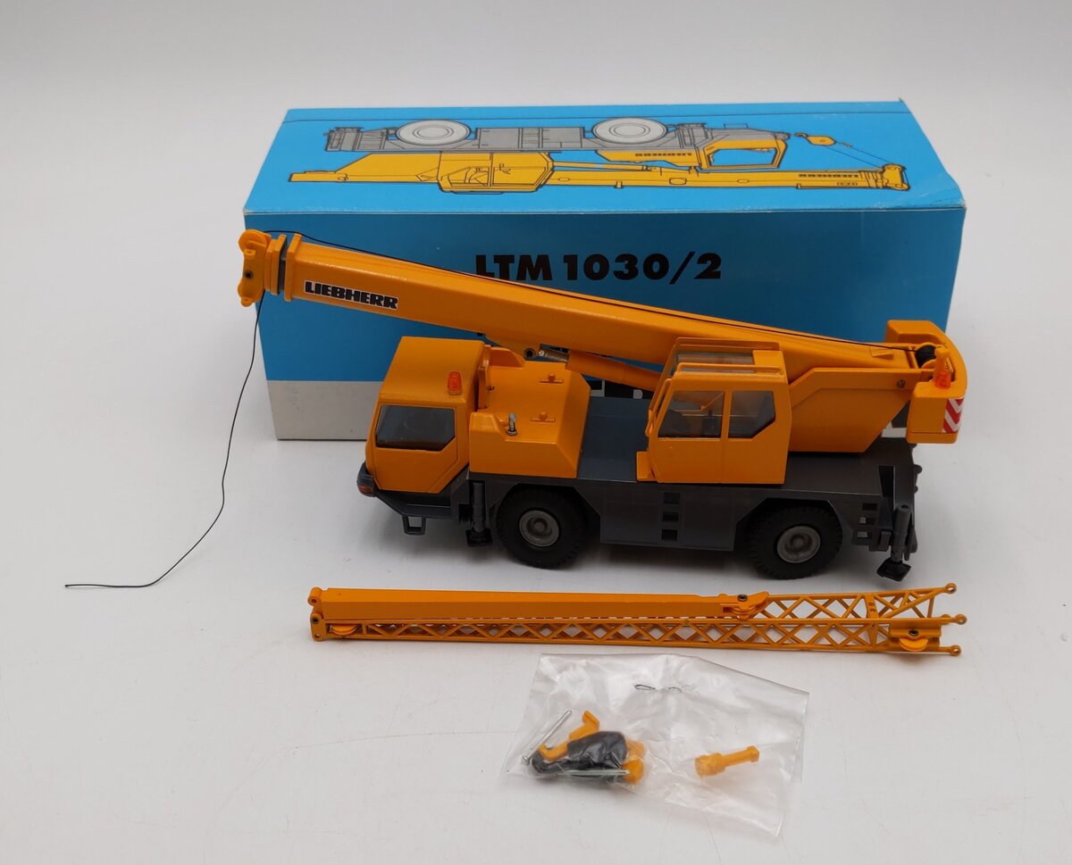 Conrad 2088 1:50 Scale Liebherr LTM 1030/2 Mobile Crane VG/Box