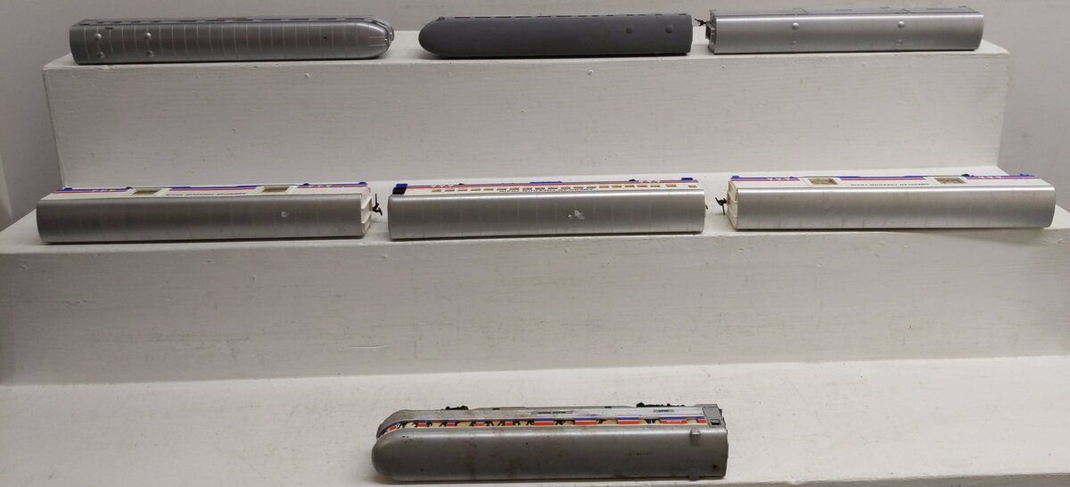 Lionel & Other Assorted HO Scale Passenger Cars [7] EX
