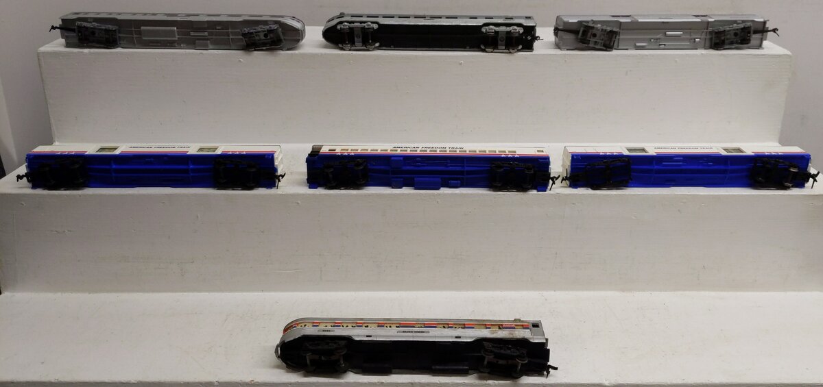 Lionel & Other Assorted HO Scale Passenger Cars [7] EX