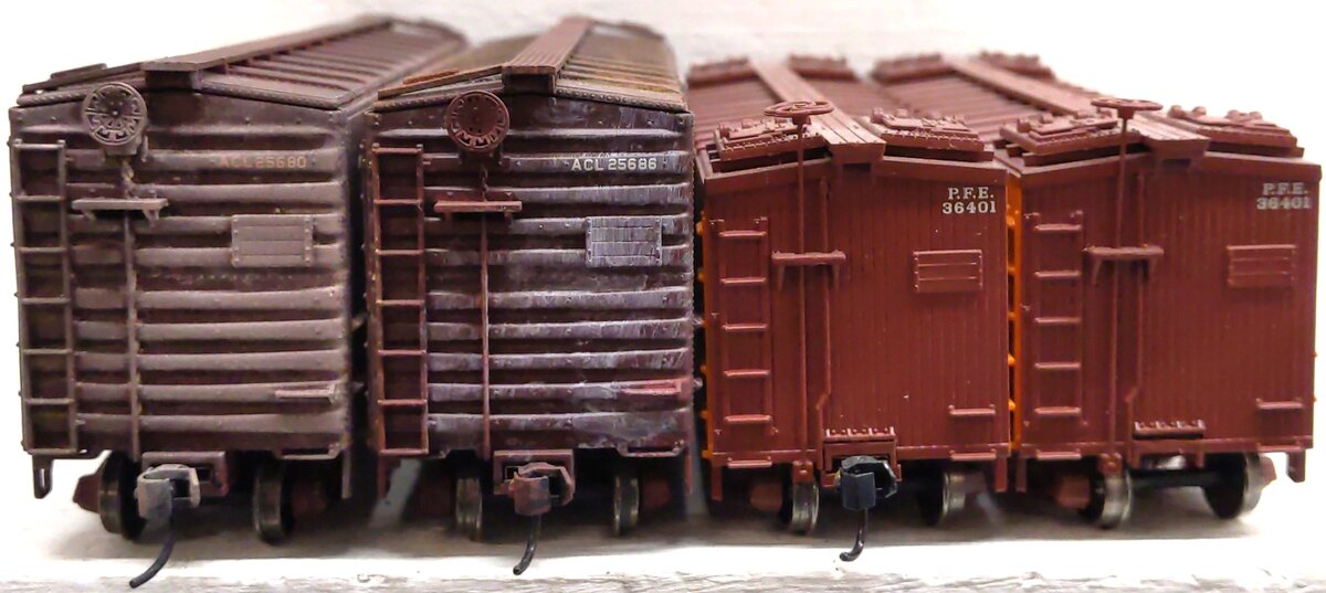 Walthers HO Scale Assorted Freight Cars: 2385, 2386, 3654 [4]/Box