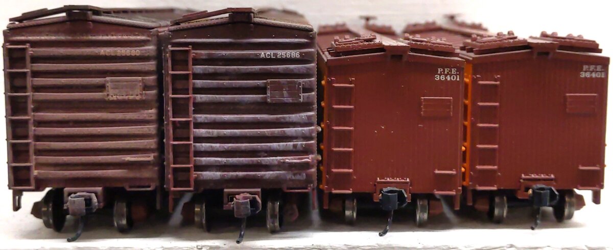 Walthers HO Scale Assorted Freight Cars: 2385, 2386, 3654 [4]/Box