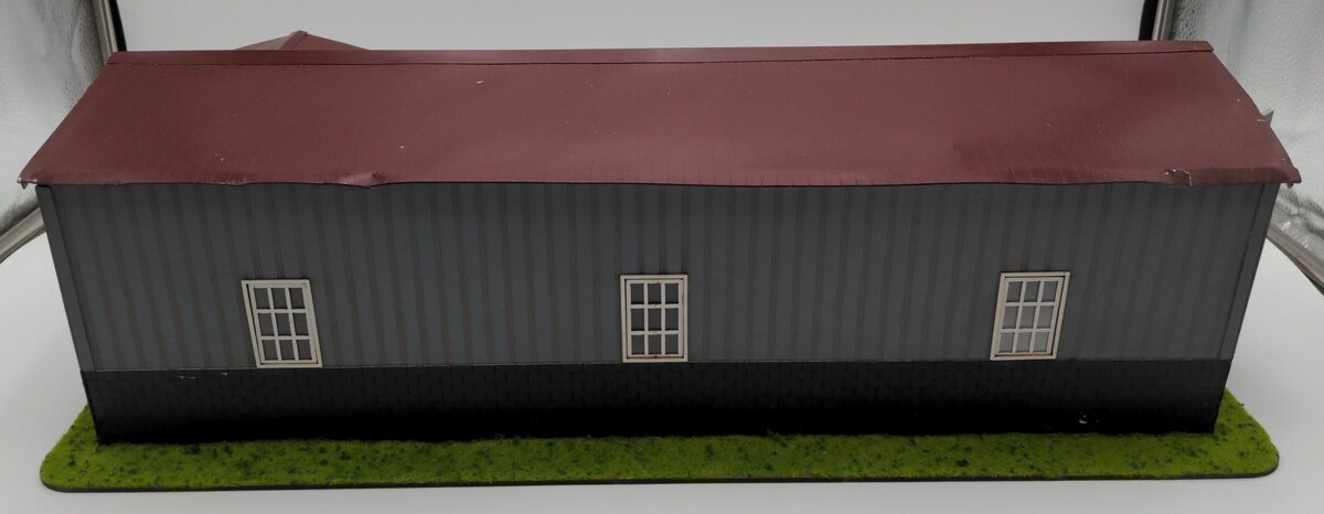 Menards 279-2291 O Gauge Milwaukee Road Locomotive Maintenance Shed VG
