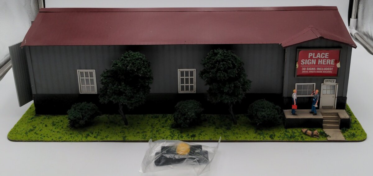 Menards 279-2291 O Gauge Milwaukee Road Locomotive Maintenance Shed VG
