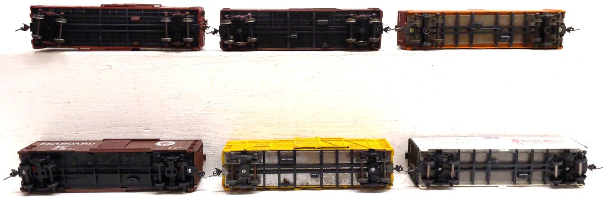 Assorted HO Freight Cars: 24821,24136,162049,45702,47150, 2645 [6]