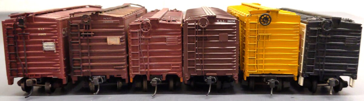 Assorted HO Freight Cars: 24821,24136,162049,45702,47150, 2645 [6]