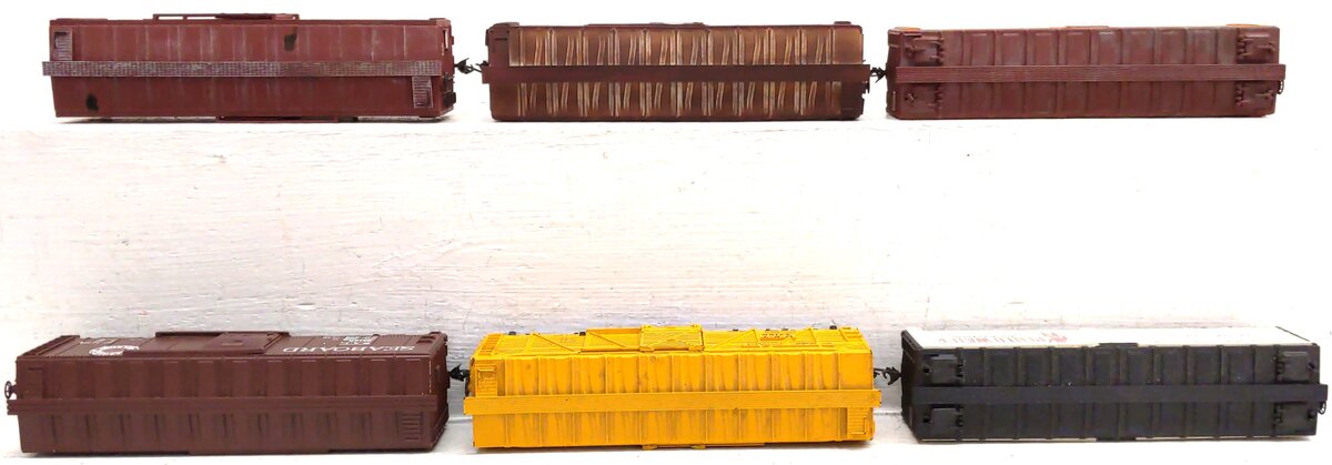 Assorted HO Freight Cars: 24821,24136,162049,45702,47150, 2645 [6]