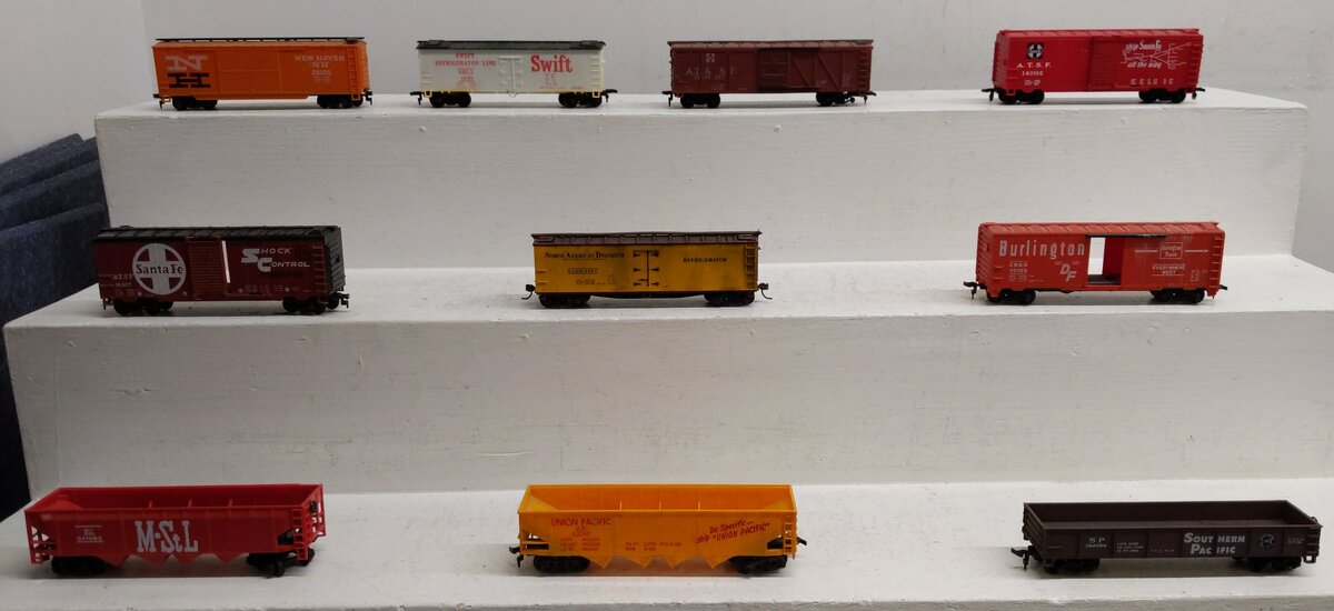 Life Like & Other Assorted HO Scale Freight Cars [10] EX
