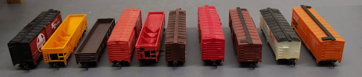 Life Like & Other Assorted HO Scale Freight Cars [10] EX