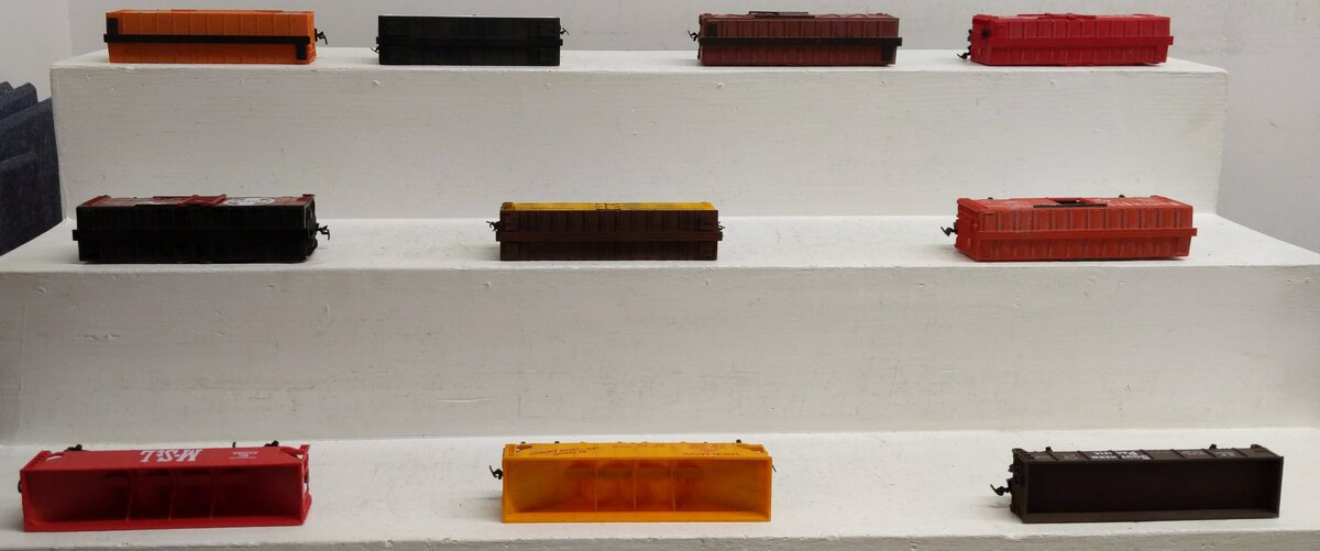 Life Like & Other Assorted HO Scale Freight Cars [10] EX