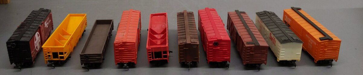 Life Like & Other Assorted HO Scale Freight Cars [10] EX