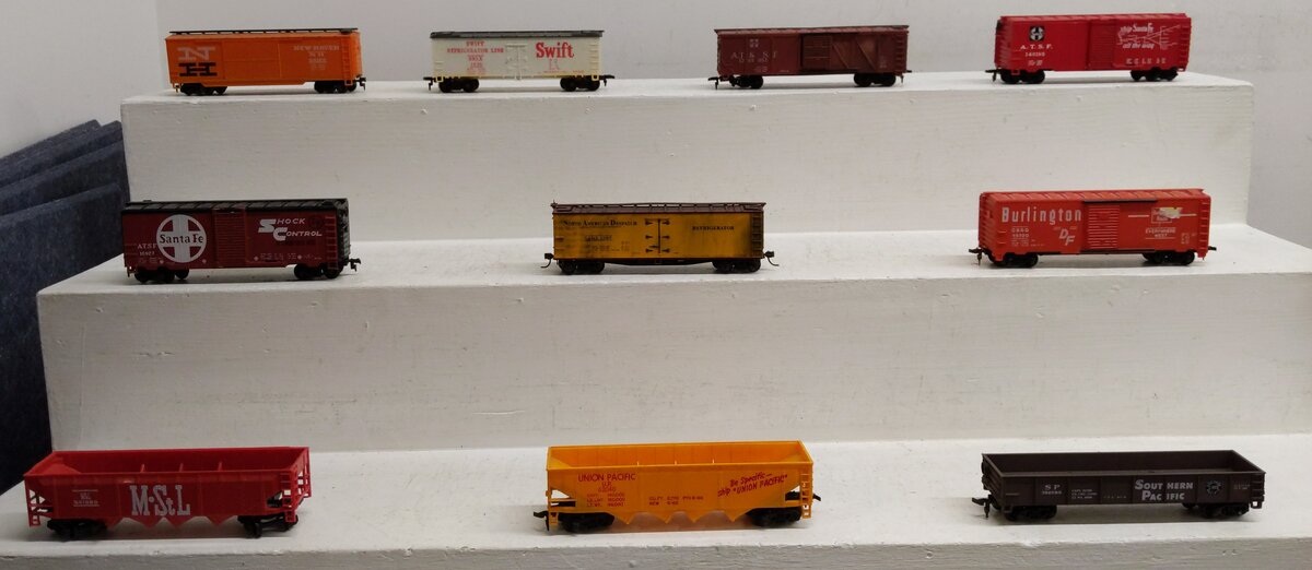 Life Like & Other Assorted HO Scale Freight Cars [10] EX