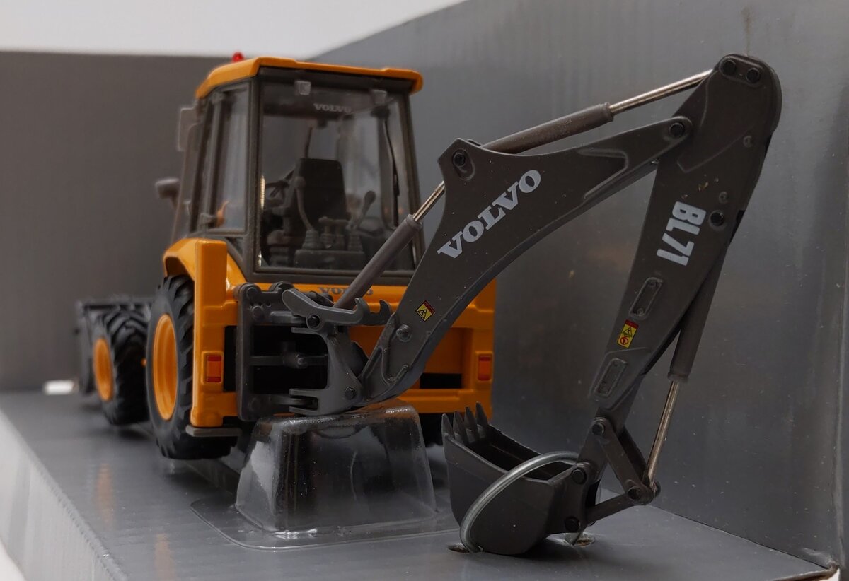 Motorart 1:50 Scale Volvo  BL71 Backhoe Loader LN/Box