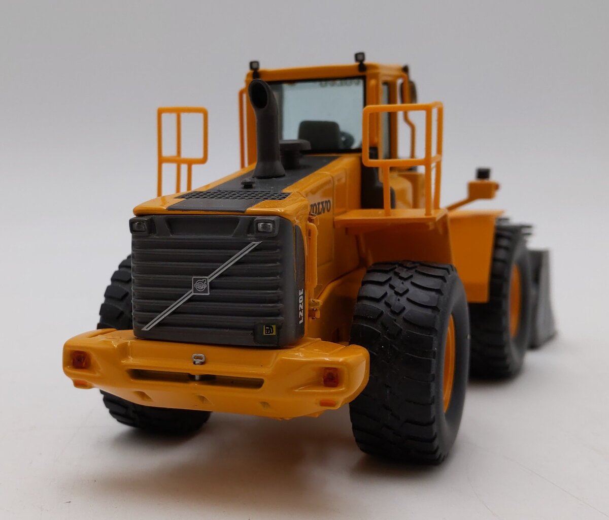 Motorart 1:50 Scale Volvo L220E Wheel Loader LN/Box