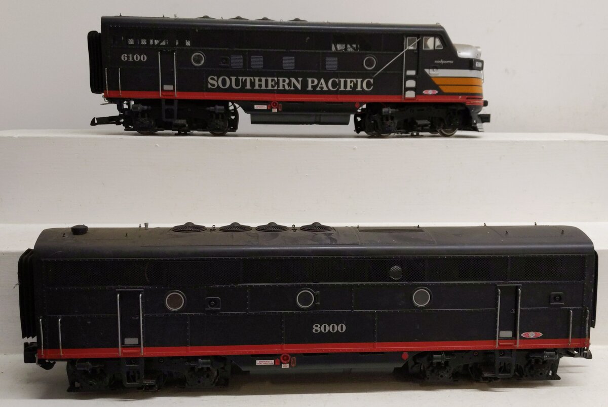 USA Trains 22261 G Southern Pacific F-3 AB Diesel Locomotive Set EX