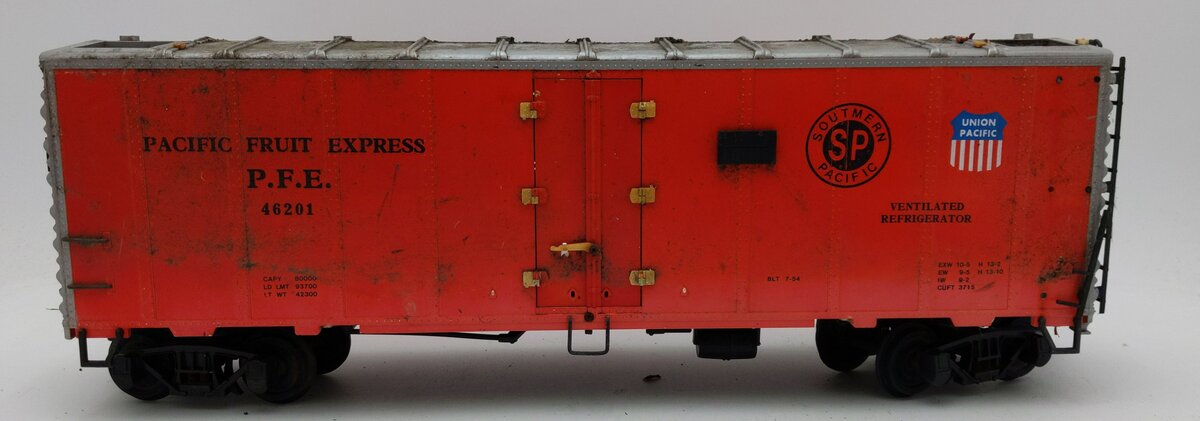 USA Trains R16708 G PFE 50' Mechanical Refrigerator Car VG