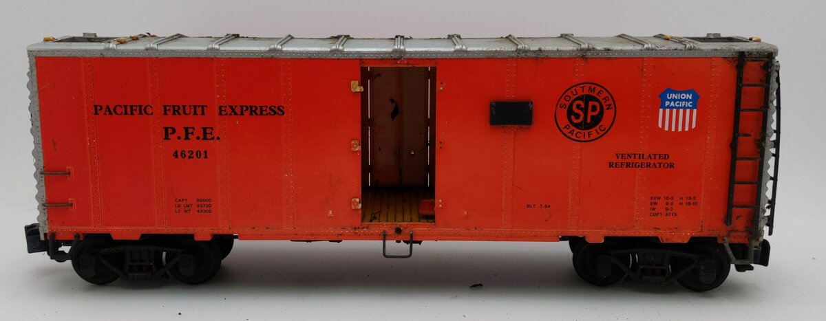 USA Trains R16708 G PFE 50' Mechanical Refrigerator Car VG