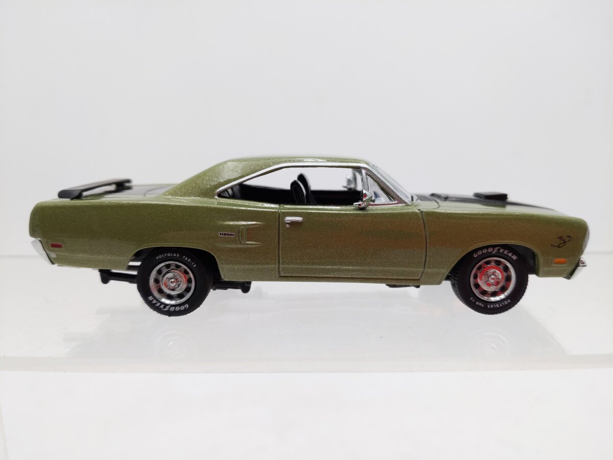 Matchbox YMC04-M 1:43 Die Cast Muscle Machines 1970 Plymouth Road Runner EX