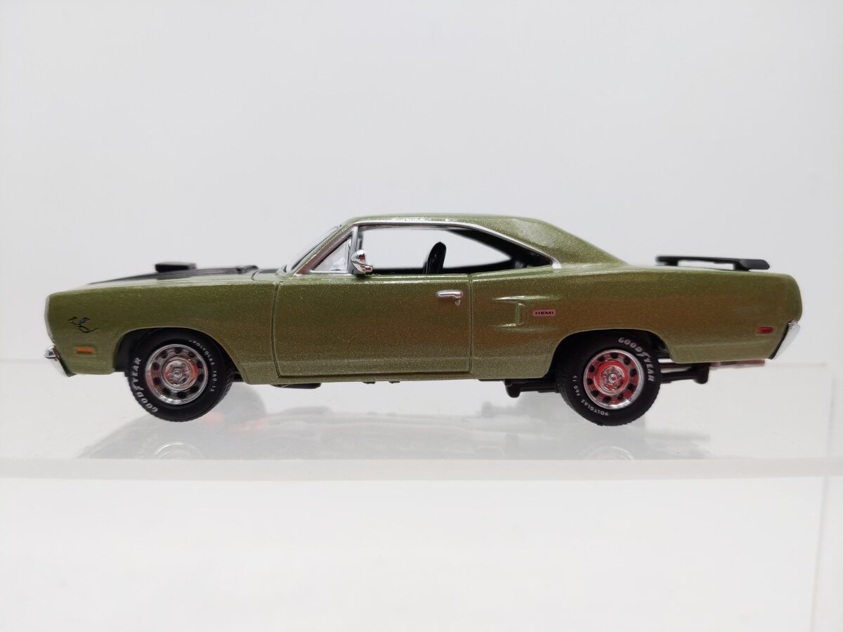 Matchbox YMC04-M 1:43 Die Cast Muscle Machines 1970 Plymouth Road Runner EX