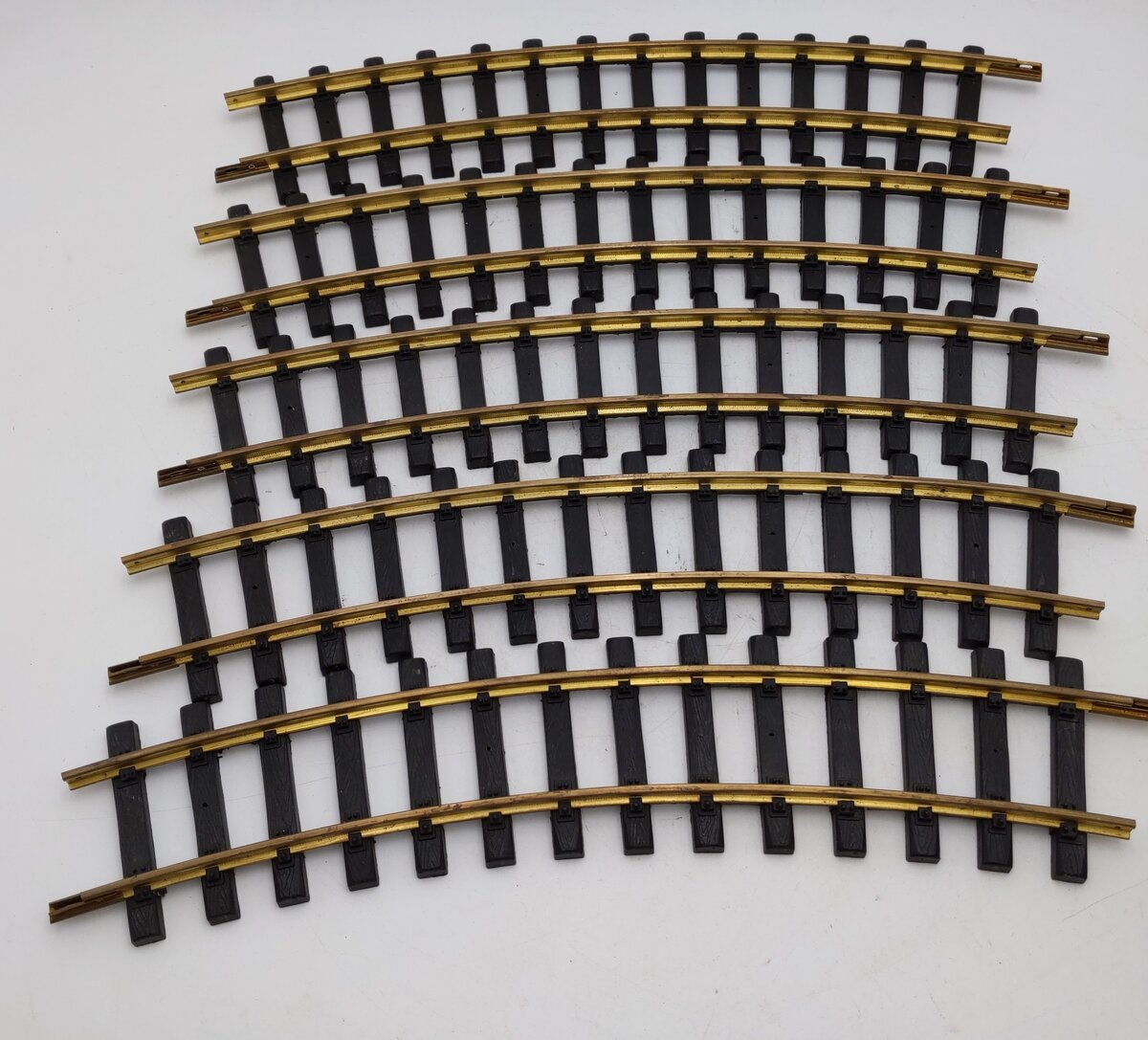 Aristo-Craft 11500 G Euro Brass 5 Ft Diameter Curved Track Sections (Box of 10) VG