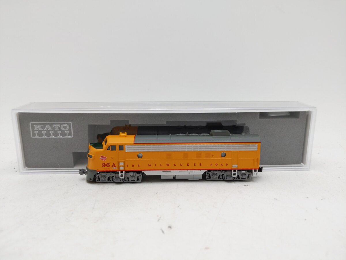 Kato 106-0432-DCC N MILW Post 1955 EMD FP7A Diesel Locomotive w/ DCC #96A LN/Box