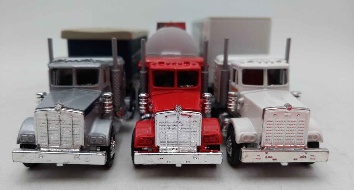 Lionel & Dunkin Donuts 1:43 Scale Tractor Trailers [3] LN/Box