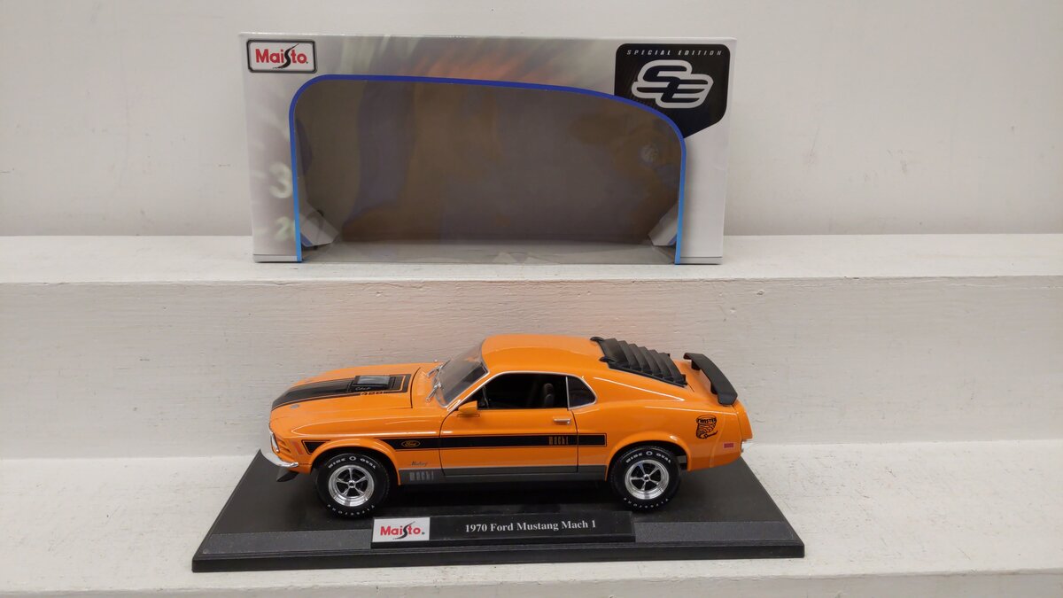 Maisto 31453ORG 1:18 Orange 1970 Ford Mustang Mach 1 Diecast Car LN/Box