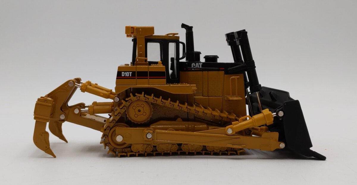 Norscot 55158 1:50 Caterpillar D10T Track Type Dozer Construction Vehicle LN/Box