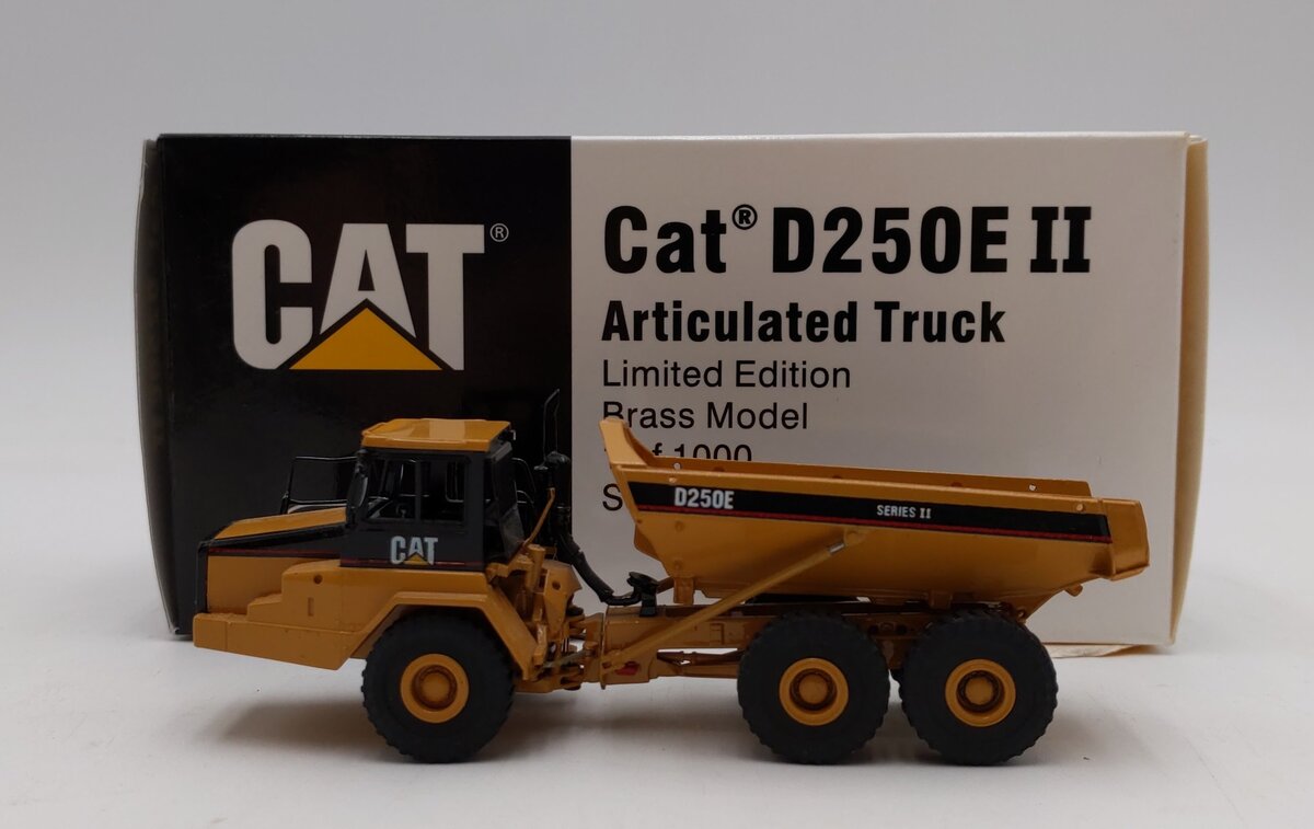 CCM 1:87 Scale Caterpillar CAT D250E II Articulated Truck LN/Box