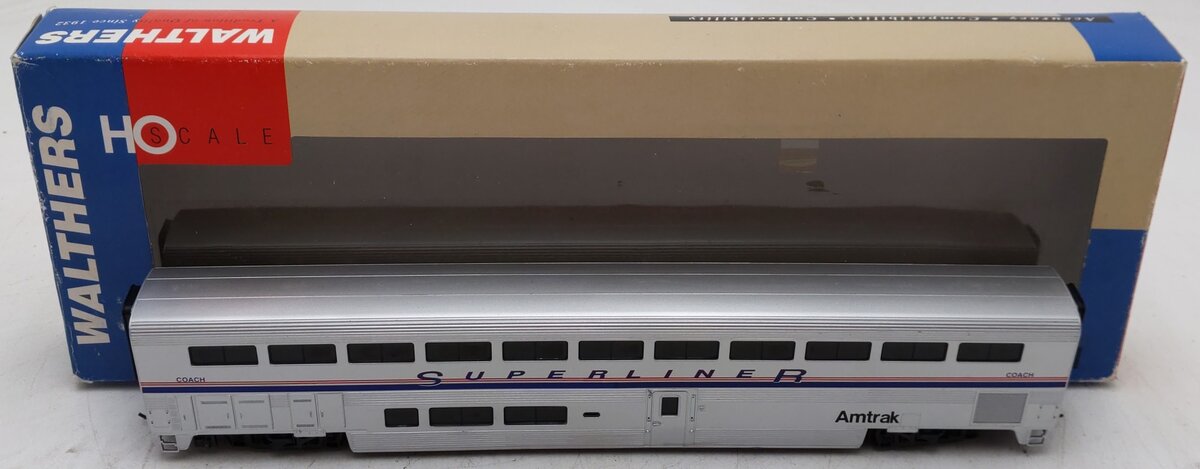 Walthers 932-6101 Amtrak 85' Superliner II Coach Car #34102-34139 EX/Box