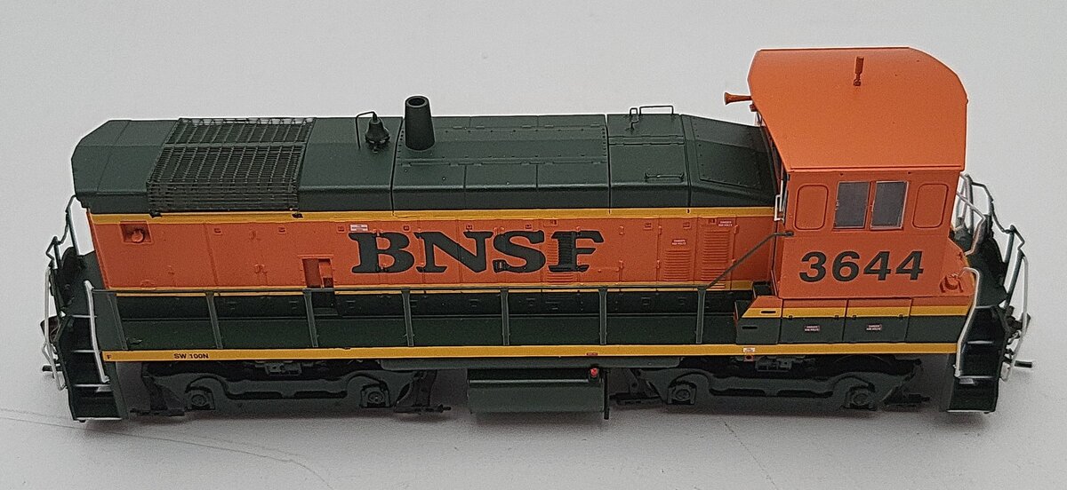 Athearn 95805 HO Scale BNSF SW1000 Diesel Switcher #3644 EX/Box