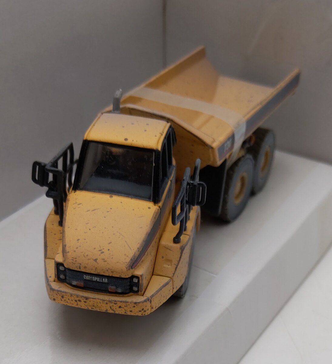 Norscot 55184 1:87 Weathered CAT 730 Articulated Dump Truck LN/Box