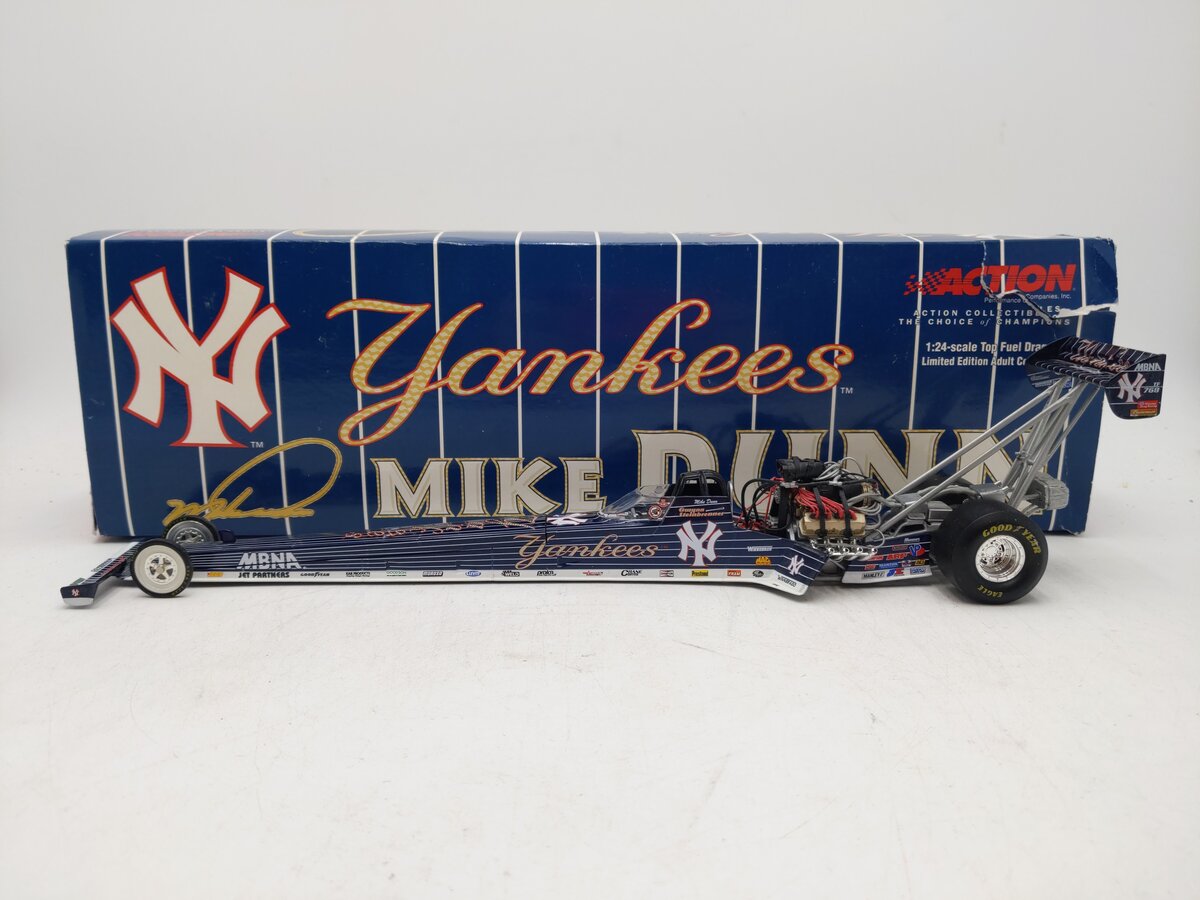 Action Racing 1:24 Yankees Mike Dunn 2001 Top Fuel Dragster Model EX/Box