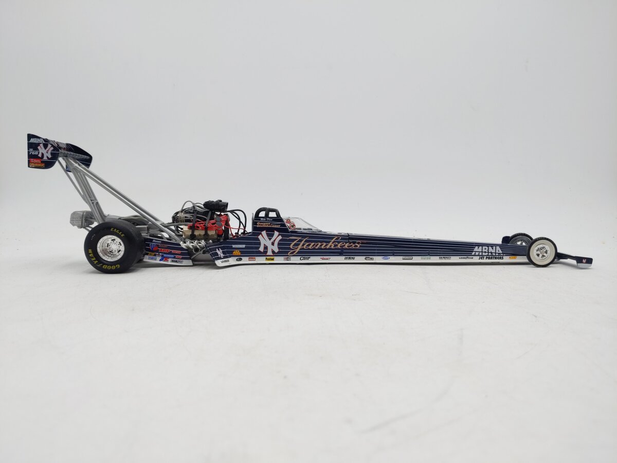Action Racing 1:24 Yankees Mike Dunn 2001 Top Fuel Dragster Model EX/Box